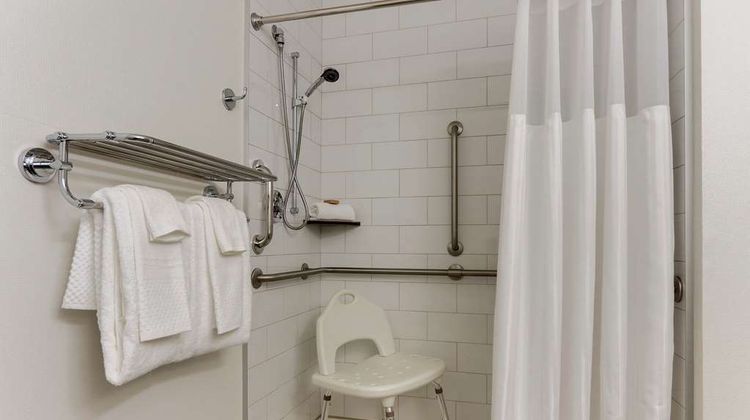 DoubleTree by Hilton St Louis Forest Prk Room