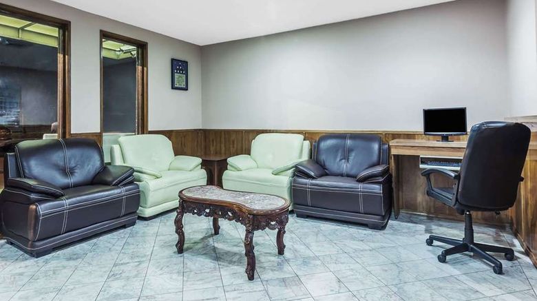 <b>Super 8 Irving DFW Airport/South Lobby</b>. Images powered by <a href="https://iceportal.shijigroup.com/" title="IcePortal" target="_blank">IcePortal</a>.