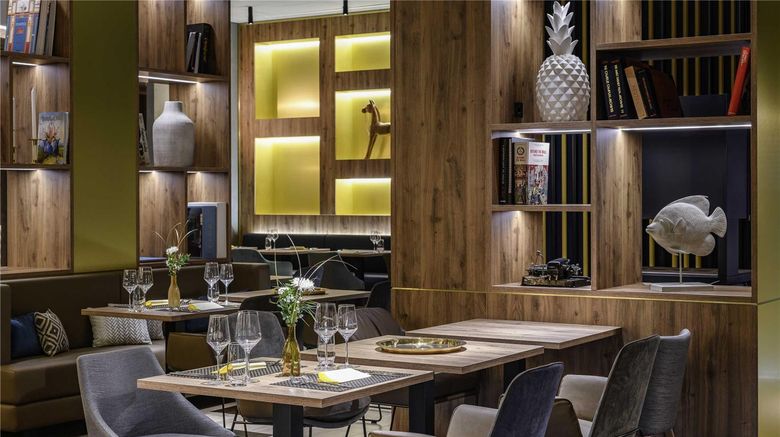 <b>Novotel Regensburg Center Restaurant</b>. Images powered by <a href="https://iceportal.shijigroup.com/" title="IcePortal" target="_blank">IcePortal</a>.