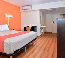 Days Inn by Wyndham Brawley Room