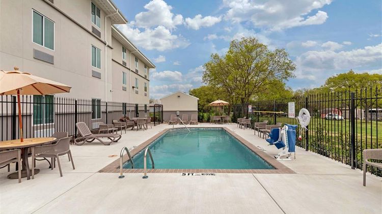 MainStay Suites Lancaster Dallas South Pool
