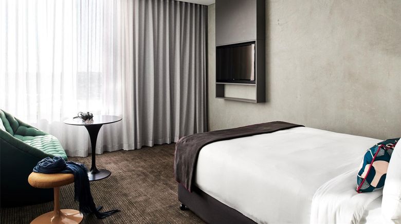 <b>Veriu Green Square Room</b>. Images powered by <a href="https://iceportal.shijigroup.com/" title="IcePortal" target="_blank">IcePortal</a>.