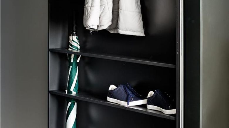 <b>Veriu Green Square Room</b>. Images powered by <a href="https://iceportal.shijigroup.com/" title="IcePortal" target="_blank">IcePortal</a>.