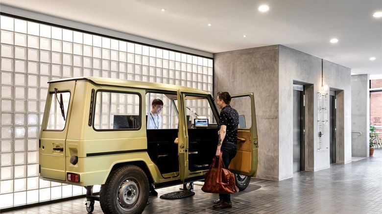 <b>Veriu Green Square Lobby</b>. Images powered by <a href="https://iceportal.shijigroup.com/" title="IcePortal" target="_blank">IcePortal</a>.