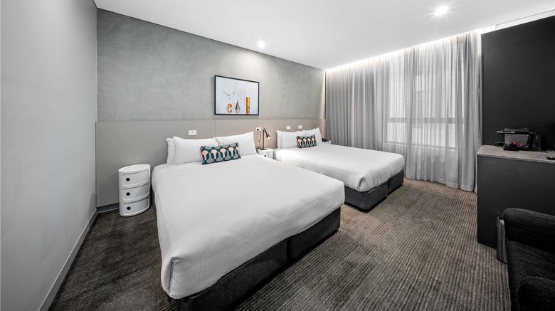 <b>Veriu Green Square Room</b>. Images powered by <a href="https://iceportal.shijigroup.com/" title="IcePortal" target="_blank">IcePortal</a>.