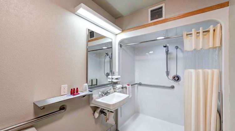 SureStay Plus Hotel Best Western Redding Room
