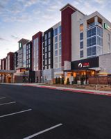 Embassy Suites Red Wolf Convention Ctr
