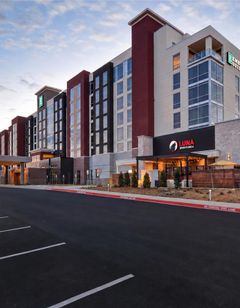 Embassy Suites Red Wolf Convention Ctr