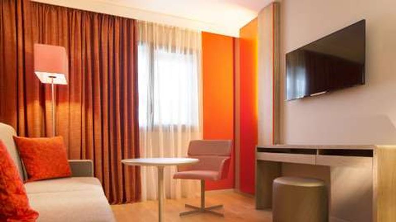 <b>Hotel Oceania Paris Roissy CDG Lobby</b>. Images powered by <a href="https://iceportal.shijigroup.com/" title="IcePortal" target="_blank">IcePortal</a>.