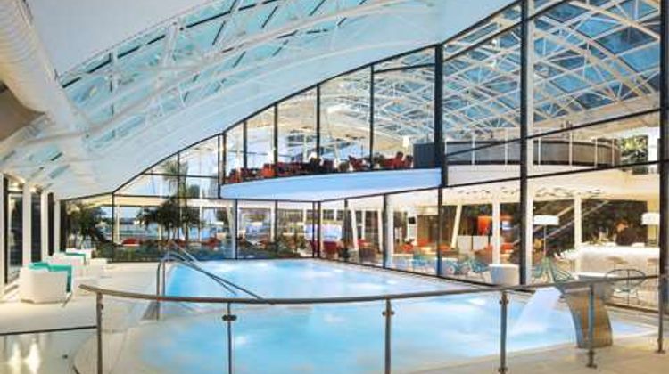 Hotel Oceania Paris Roissy CDG Pool