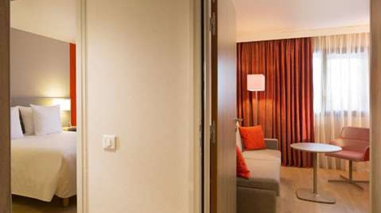 <b>Hotel Oceania Paris Roissy CDG Lobby</b>. Images powered by <a href="https://iceportal.shijigroup.com/" title="IcePortal" target="_blank">IcePortal</a>.