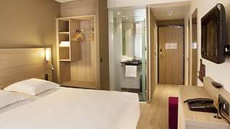 <b>Hotel Escale Oceania-Quimper Room</b>. Images powered by <a href="https://iceportal.shijigroup.com/" title="IcePortal" target="_blank">IcePortal</a>.