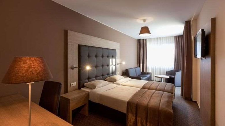 <b>Hotel Villa Royale Room</b>. Images powered by <a href="https://iceportal.shijigroup.com/" title="IcePortal" target="_blank">IcePortal</a>.