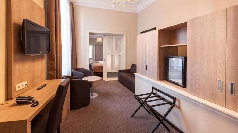 <b>Hotel Villa Royale Room</b>. Images powered by <a href="https://iceportal.shijigroup.com/" title="IcePortal" target="_blank">IcePortal</a>.