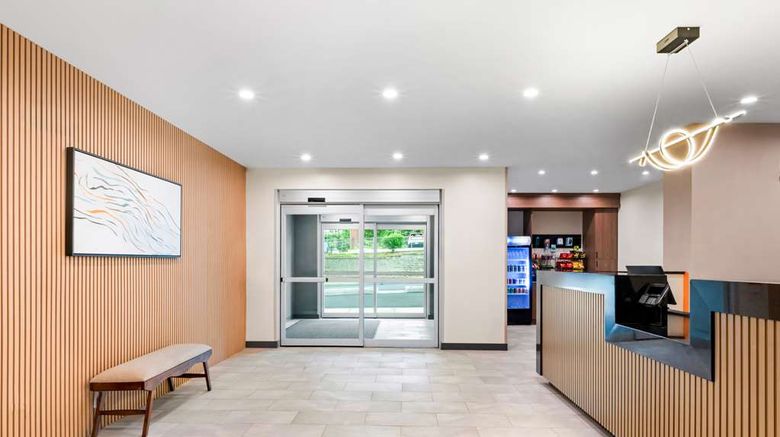 <b>Best Western Niantic Inn Lobby</b>. Images powered by <a href="https://iceportal.shijigroup.com/" title="IcePortal" target="_blank">IcePortal</a>.
