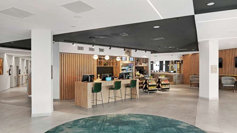 <b>Hilton Garden Inn Bucharest Airport Lobby</b>. Images powered by <a href="https://iceportal.shijigroup.com/" title="IcePortal" target="_blank">IcePortal</a>.