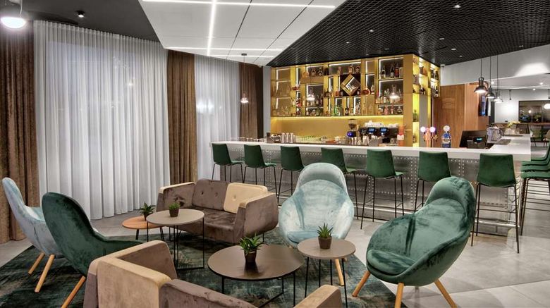 <b>Hilton Garden Inn Bucharest Airport Lobby</b>. Images powered by <a href="https://iceportal.shijigroup.com/" title="IcePortal" target="_blank">IcePortal</a>.