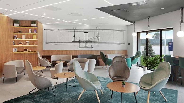 <b>Hilton Garden Inn Bucharest Airport Lobby</b>. Images powered by <a href="https://iceportal.shijigroup.com/" title="IcePortal" target="_blank">IcePortal</a>.
