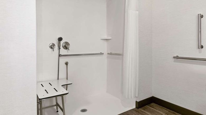<b>Hampton Inn & Suites Kansas City Dtwn Room</b>. Images powered by <a href="https://iceportal.shijigroup.com/" title="IcePortal" target="_blank">IcePortal</a>.