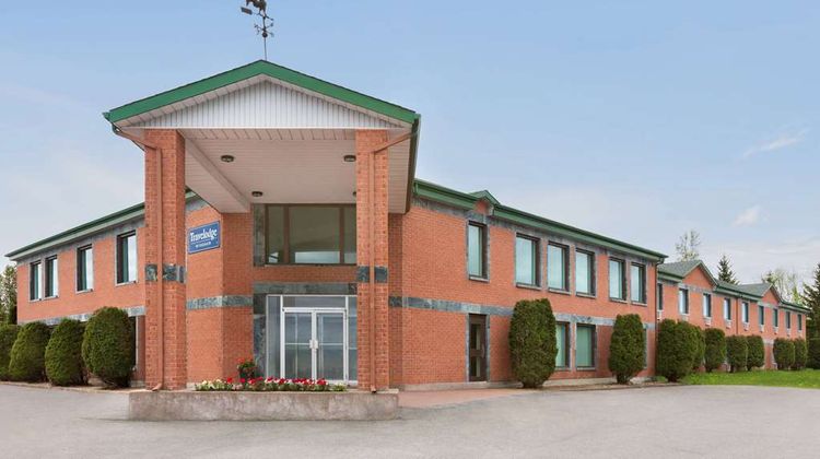 Travelodge by Wyndham Rigaud Exterior