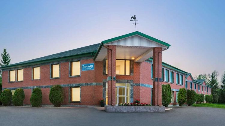 Travelodge by Wyndham Rigaud Exterior