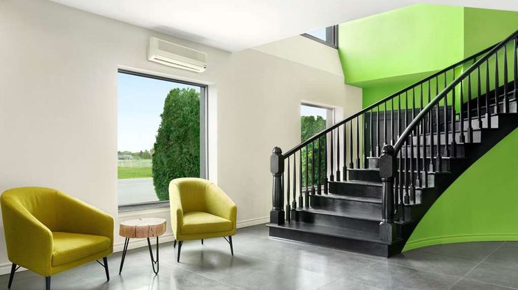 Travelodge by Wyndham Rigaud Lobby