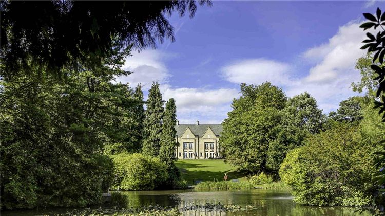 Mercure Kenwood Hotel and Spa Exterior