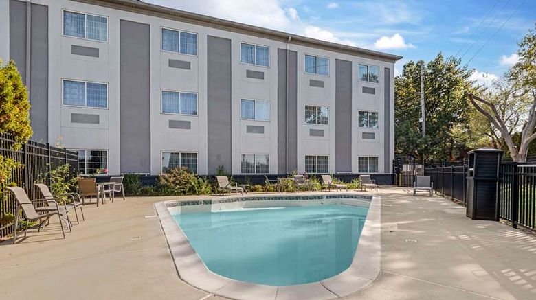 <b>Best Western Louisville Airport Expo Pool</b>. Images powered by <a href="https://iceportal.shijigroup.com/" title="IcePortal" target="_blank">IcePortal</a>.