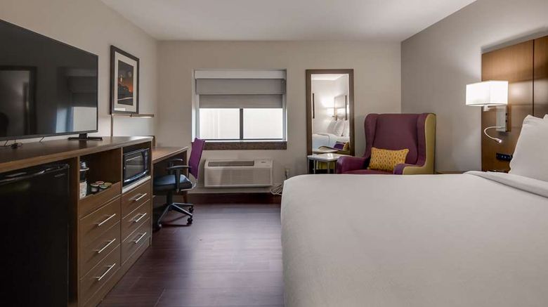 <b>Best Western Huntsville Room</b>. Images powered by <a href="https://iceportal.shijigroup.com/" title="IcePortal" target="_blank">IcePortal</a>.