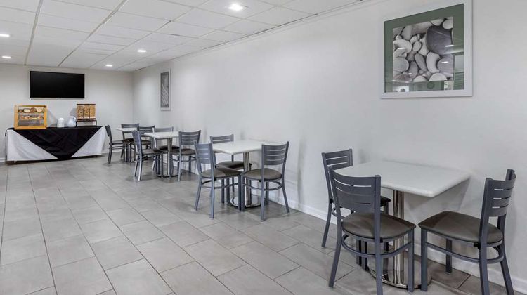 Suburban Studios at the University Restaurant