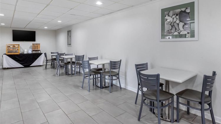 Suburban Studios at the University Restaurant