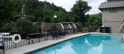 Clarion Pointe Pool