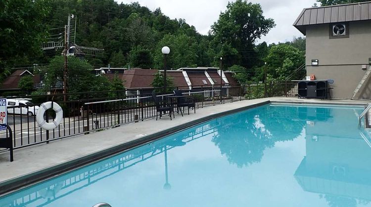 Clarion Pointe Pool