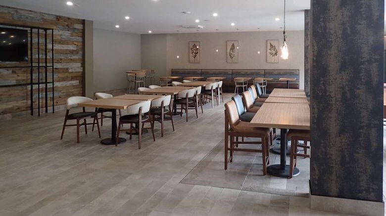 <b>Clarion Pointe Restaurant</b>. Images powered by <a href="https://iceportal.shijigroup.com/" title="IcePortal" target="_blank">IcePortal</a>.