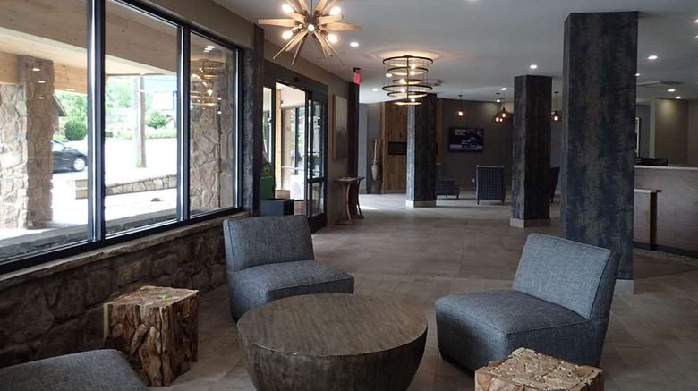 Clarion Pointe Lobby. Images powered by <a href="https://iceportal.shijigroup.com" target="_blank" rel="noopener">Ice Portal</a>.