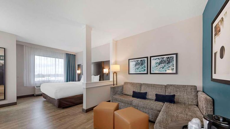 <b>Comfort Inn & Suites Miami Intl Airport Suite</b>. Images powered by <a href="https://iceportal.shijigroup.com/" title="IcePortal" target="_blank">IcePortal</a>.