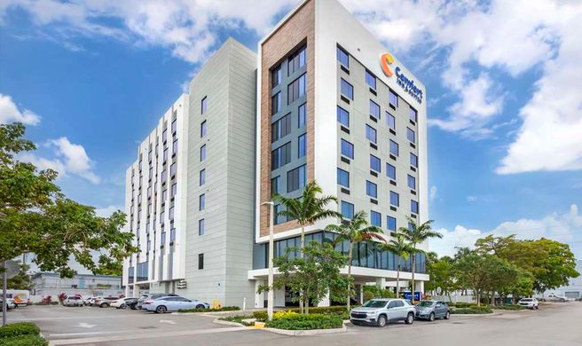 Comfort Inn & Suites Miami Intl Airport Exterior
