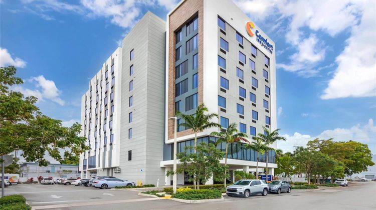 Comfort Inn & Suites Miami Intl Airport Exterior