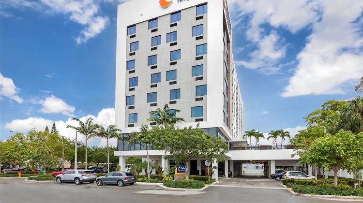 Comfort Inn & Suites Miami Intl Airport Exterior