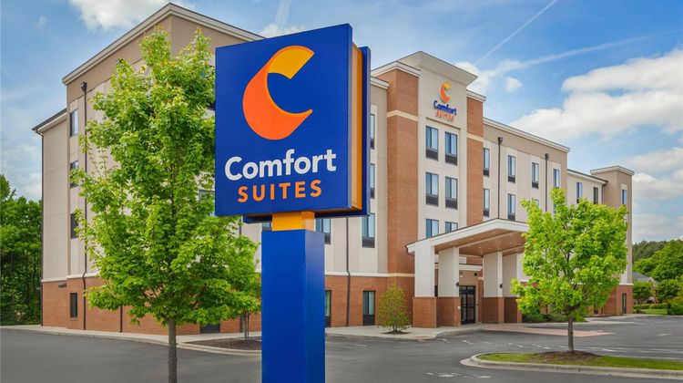 Comfort Suites Greensboro-High Point Exterior