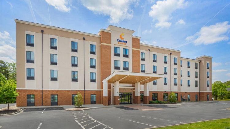 Comfort Suites Greensboro-High Point Exterior
