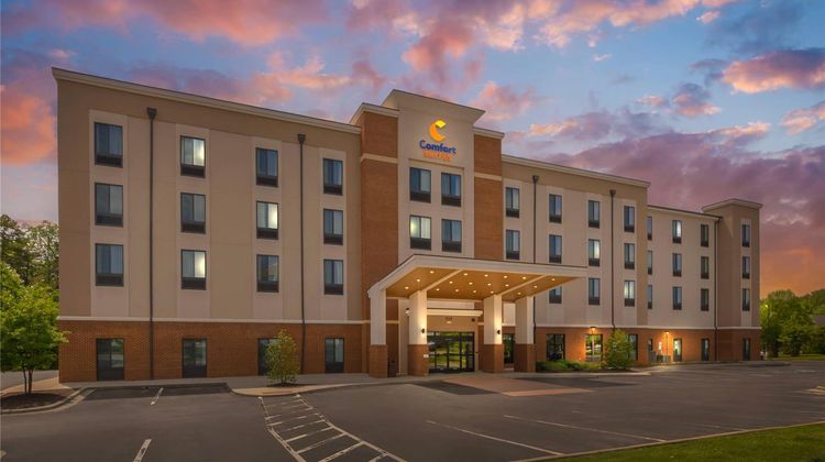 Comfort Suites Greensboro-High Point Exterior