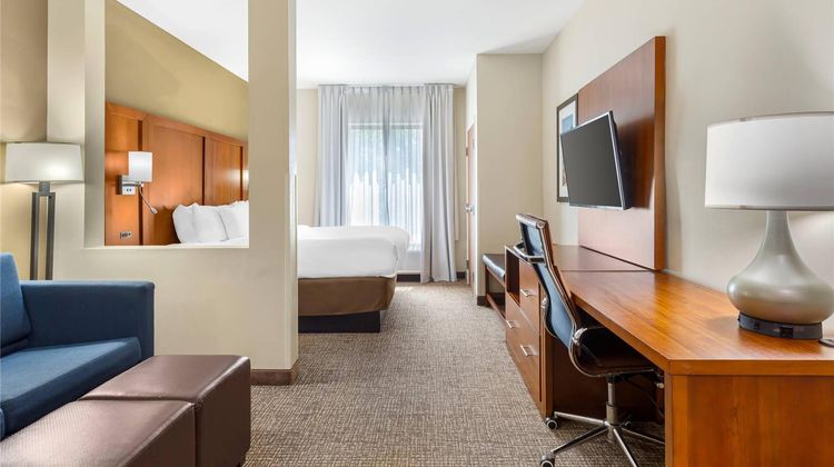 Comfort Suites Greensboro-High Point Suite