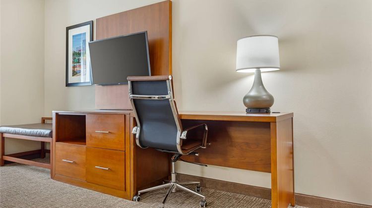 Comfort Suites Greensboro-High Point Suite