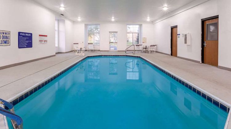 Microtel Sunbury Pool