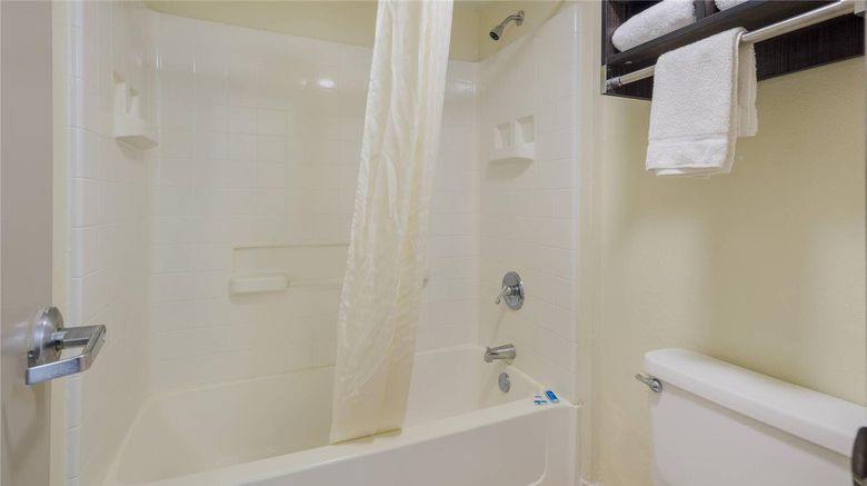 <b>Rodeway Inn Ardmore Room</b>. Images powered by <a href="https://iceportal.shijigroup.com/" title="IcePortal" target="_blank">IcePortal</a>.