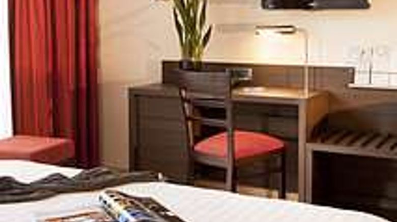 <b>Hotel Escale Oceania Vieux Port Room</b>. Images powered by <a href="https://iceportal.shijigroup.com/" title="IcePortal" target="_blank">IcePortal</a>.