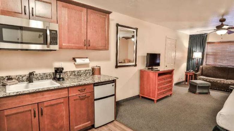 <b>The Springs Resort and Spa Room</b>. Images powered by <a href="https://iceportal.shijigroup.com/" title="IcePortal" target="_blank">IcePortal</a>.