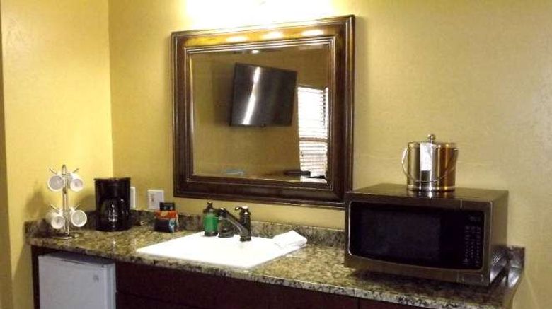 <b>The Springs Resort and Spa Room</b>. Images powered by <a href="https://iceportal.shijigroup.com/" title="IcePortal" target="_blank">IcePortal</a>.