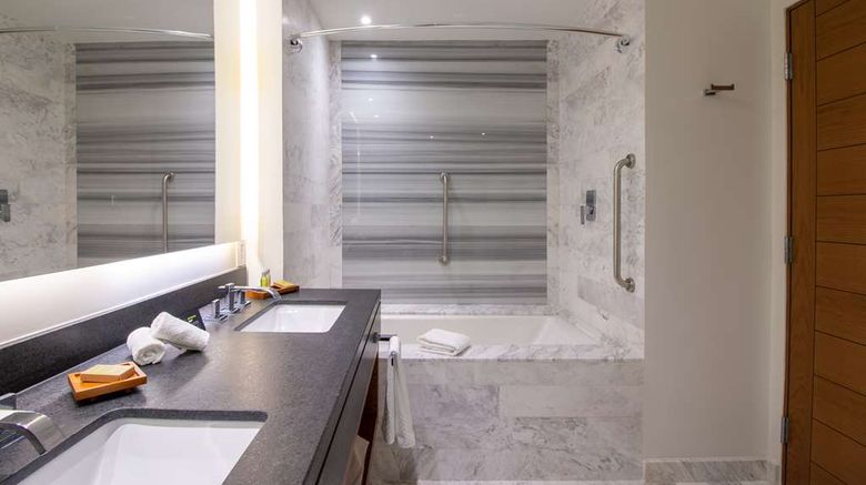 <b>DoubleTree by Hilton Celaya Room</b>. Images powered by <a href="https://iceportal.shijigroup.com/" title="IcePortal" target="_blank">IcePortal</a>.